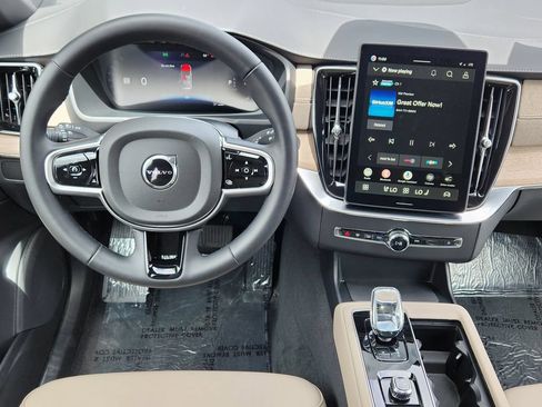 New 2026 Volvo XC90 B5 Plus AWD/4WD image 3