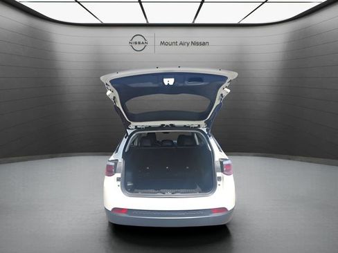 Used 2024 Volkswagen Tiguan SE image 24