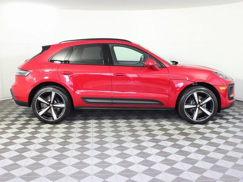 Certified 2025 Porsche Macan image 8