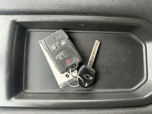 Used 2022 Chevrolet Silverado 2500 LT w/ Snow Plow Prep/Camper Package image 16