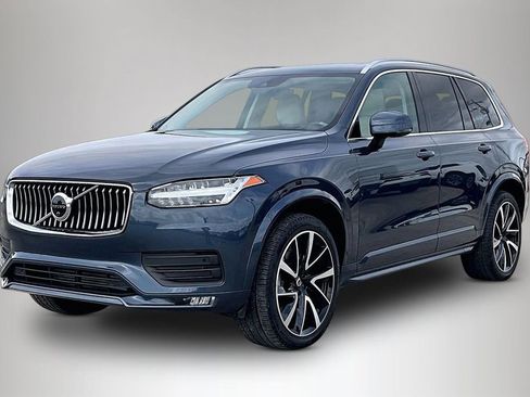 Used 2022 Volvo XC90 T6 Momentum w/ Advanced Package image 2