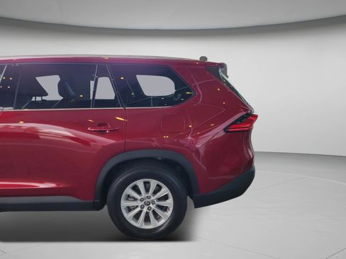 Certified 2024 Toyota Grand Highlander XLE image 28