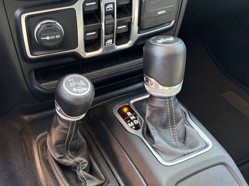 Used 2024 Jeep Wrangler Unlimited Sahara AWD/4WD image 18