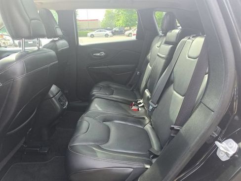 Used 2015 Jeep Cherokee Limited w/ Luxury Group AWD/4WD image 10