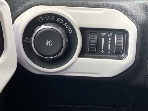 Used 2018 Jeep Wrangler Unlimited Sahara image 19