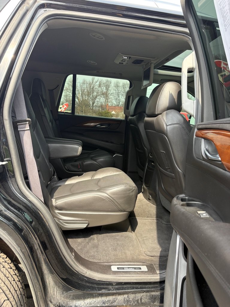 Used 2016 Cadillac Escalade Luxury AWD/4WD image 12
