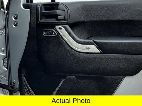 Used 2016 Jeep Wrangler Unlimited Sahara w/ Connectivity Group image 19