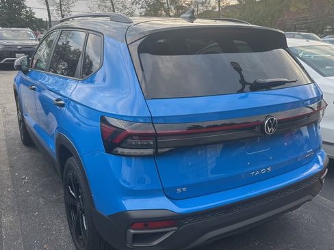 Used 2025 Volkswagen Taos SE image 6