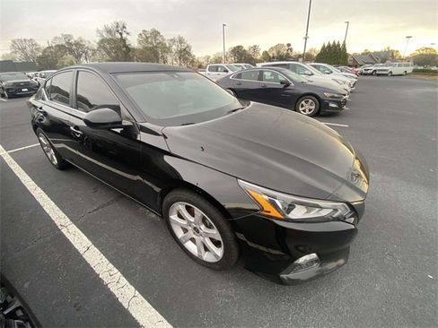 Used 2020 Nissan Altima 2.5 SR image 1