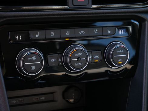 Used 2024 Volkswagen Taos SEL image 23