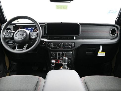 Certified 2025 Jeep Wrangler Unlimited Rubicon w/ Technology Group image 20