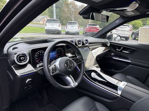 Used 2023 Mercedes-Benz GLC 300 4MATIC image 9