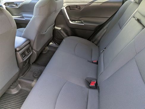Used 2022 Toyota RAV4 LE image 31