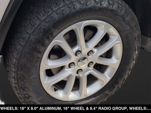 Used 2014 Jeep Grand Cherokee Laredo w/ 18" Wheel & 8.4" Radio Group RWD image 4