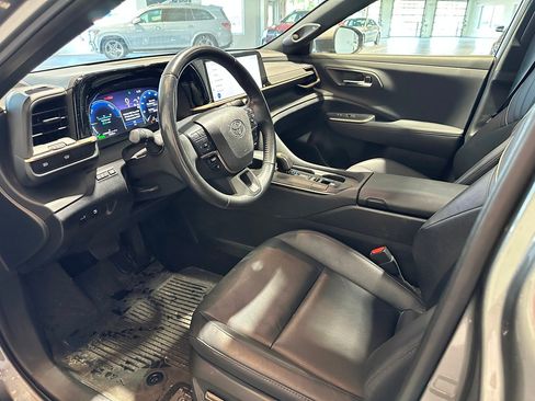 Used 2023 Toyota Crown Platinum AWD/4WD image 7