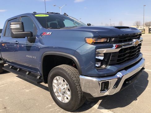 Used 2025 Chevrolet Silverado 2500 LT image 7