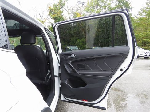 Used 2022 Volkswagen Tiguan SEL R-Line image 16