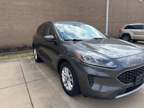 Used 2020 Ford Escape SE image 4