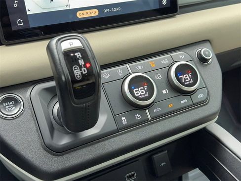 Used 2022 Land Rover Defender 110 SE image 33