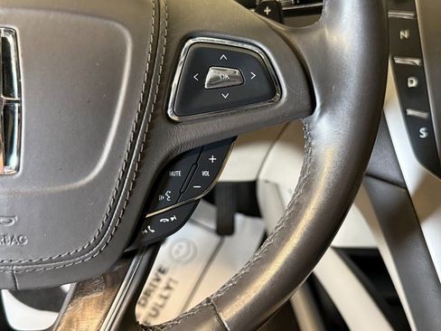 Used 2017 Lincoln MKZ Reserve image 12