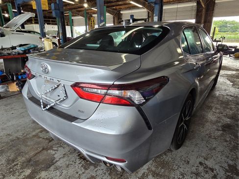 Used 2021 Toyota Camry SE w/ Convenience Package FWD image 3