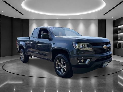 Used 2019 Chevrolet Colorado Z71 AWD/4WD image 2