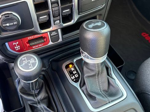 Used 2024 Jeep Wrangler Unlimited AWD/4WD image 25