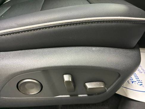 Used 2026 Buick Enclave Sport Touring AWD/4WD image 31