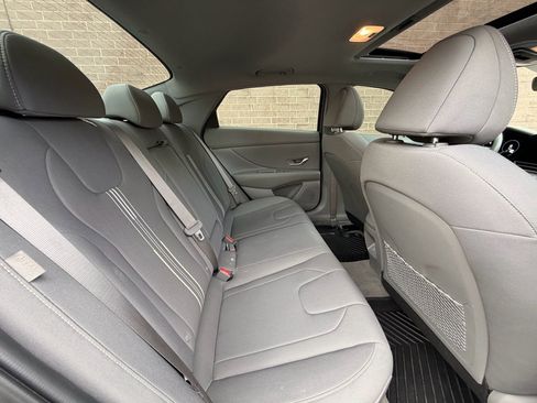 Used 2025 Hyundai Elantra SEL image 19