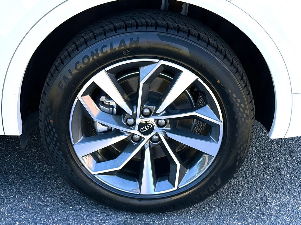 Used 2023 Audi Q5 2.0T Premium w/ Convenience Package AWD/4WD image 18