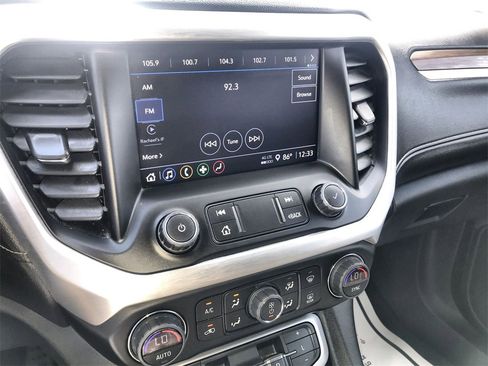 Used 2023 GMC Acadia SLE image 16