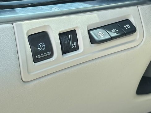 Used 2024 Cadillac XT6 Premium Luxury w/ Technology Package FWD image 23