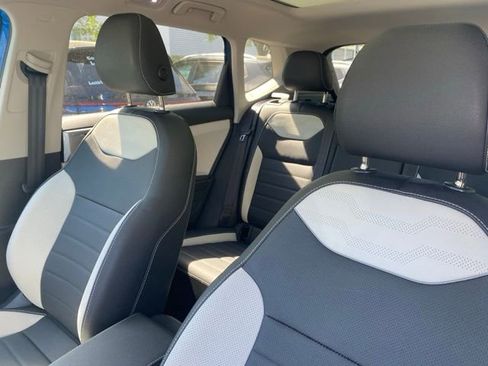 Used 2025 Volkswagen Taos SEL image 12