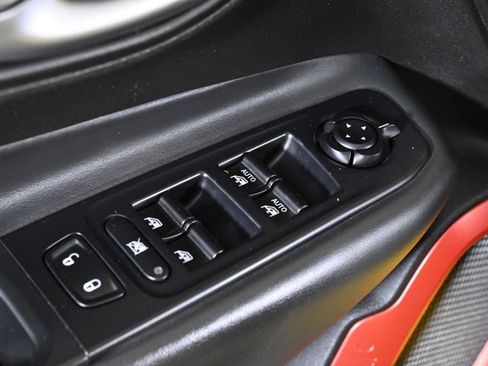 Used 2019 Jeep Renegade Trailhawk AWD/4WD image 23