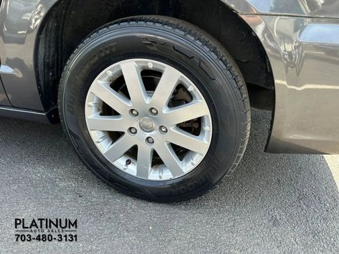Used 2015 Chrysler Town & Country Touring FWD image 18