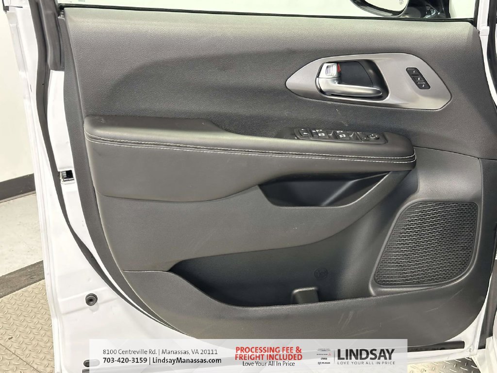 New 2026 Chrysler Pacifica Select w/ S Appearance Package FWD image 16