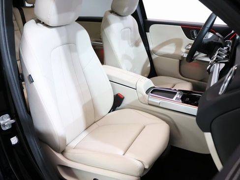 Certified 2025 Mercedes-Benz GLB 250 4MATIC image 21