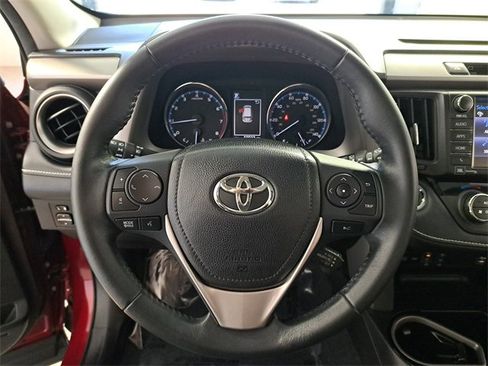 Used 2018 Toyota RAV4 Limited image 27
