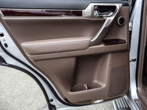 Used 2016 Lexus GX 460 Luxury image 38