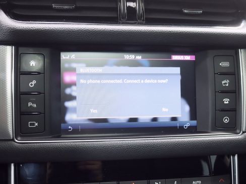 Used 2016 Jaguar XF Premium image 18