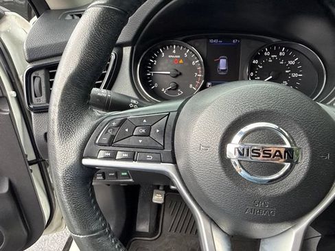 Used 2018 Nissan Rogue SV w/ Premium Package AWD/4WD image 22