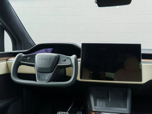 Used 2022 Tesla Model X image 24