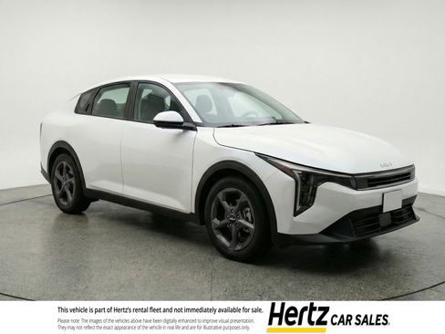 Used 2025 Kia K4 LXS image 1