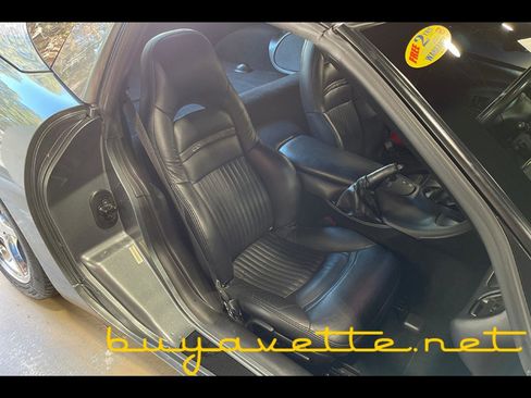 Used 2004 Chevrolet Corvette Coupe w/ Roof Package image 18