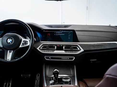Used 2023 BMW X5 xDrive40i w/ M Sport Package image 32