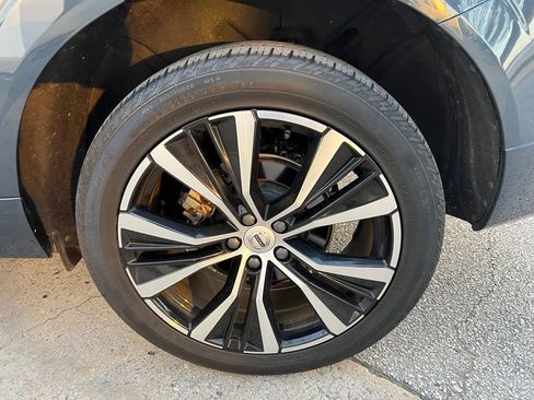 Certified 2024 Volvo XC60 B5 Plus AWD/4WD image 9
