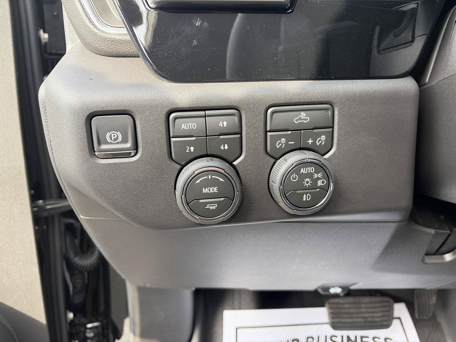 New 2026 Chevrolet Silverado 1500 RST w/ Dark Appearance Package AWD/4WD image 21