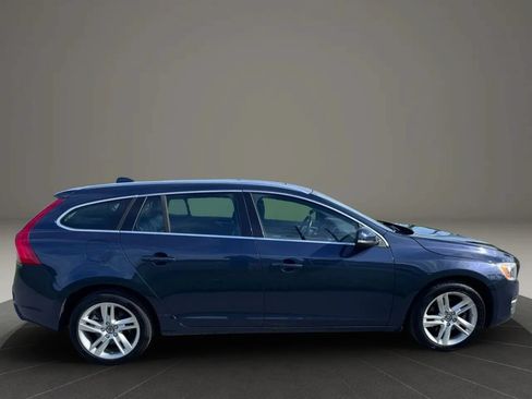 Used 2015 Volvo V60 T5 Premier FWD image 2