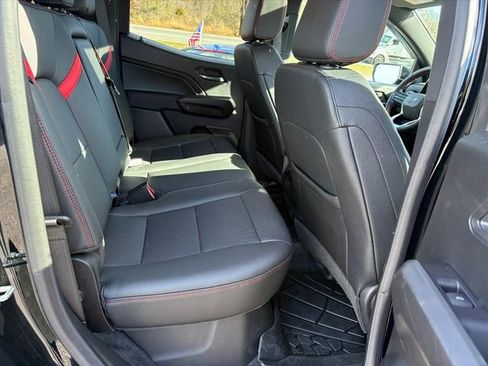 Used 2025 Chevrolet Colorado Z71 w/ Technology Package image 19