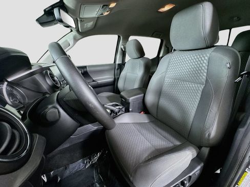 Used 2020 Toyota Tacoma SR5 AWD/4WD image 17